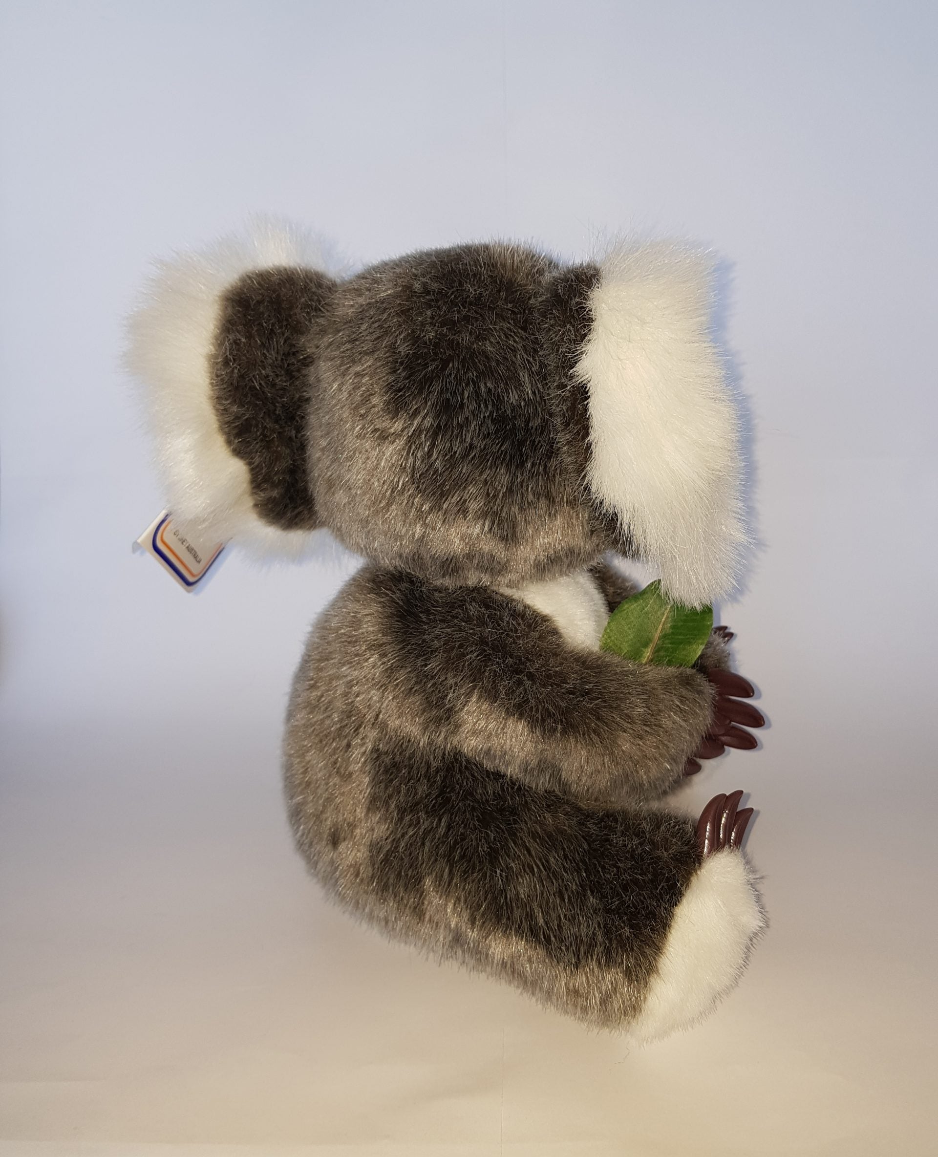 146 Koala 10″ gum leaf