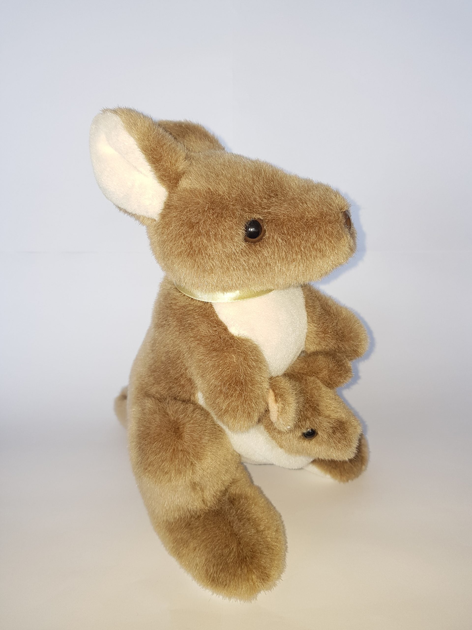 32-3011 KYLIE KANGAROO 10"